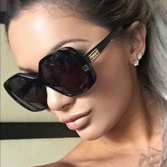 Retro Sunglasses FlyGirls 🖤 Sunnies 🔥🔥🔥 - Picture 3 of 17